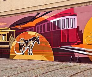 Nowy mural na zabytkowej zajezdni tramwajowej