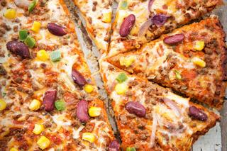 Meksykańska pizza z kurczakiem: przepis na tanie danie dla rodziny
