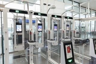 Na wrocławskim lotnisku zainstalowano bramki do automatycznej kontroli granicznej