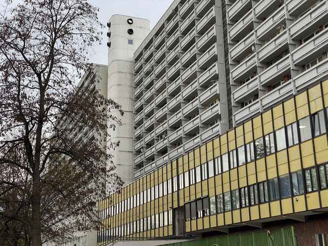 Titanic w centrum Wrocławia. Szesnastopiętrowy galeriowiec przy Powstańców Śląskich to jeden z największych molochów we Wrocławiu