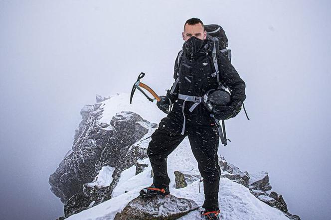 Strażak z Węgorzewa mł. asp. Adrian Socha chce zdobyć Mont Blanc w szczytnym celu