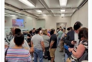 Policjanci uciekają, a miasto spływa krwią