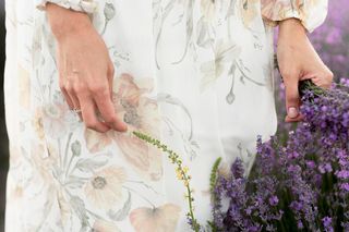 Kwiaty jak malowane. Latem nosimy je na bluzkach, spódnicach i sukienkach 