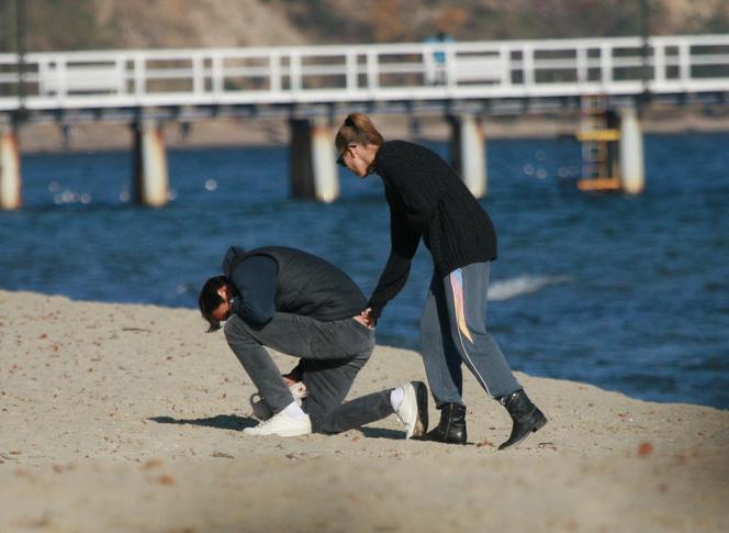 Mąż Przybylskiej harcuje na plaży