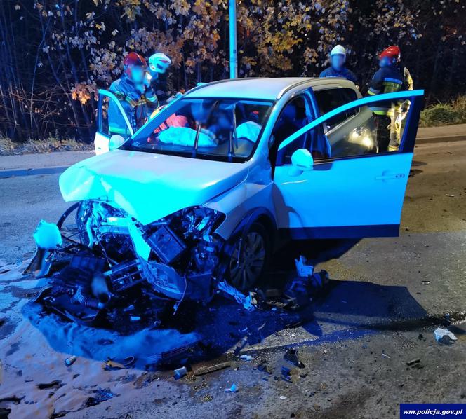 Olsztyn. Wypadek na ul. Bartąskiej. Trzy osoby ranne po zderzeniu samochodów 