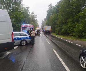 Lubienia. Zderzenie busa z osobówką. Kobieta w ciąży trafiła do szpitala