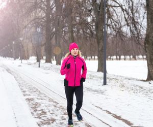Zimą nie bój się trenować na dworze. Ale koniecznie pamiętaj o tych rzeczach