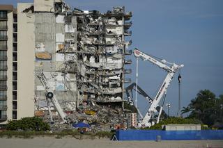 Akcja ratunkowa na Florydzie: Budynek grozy do wyburzenia