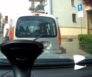 Policja pokazuje dramatyczna nagranie z pijanym kierowcą. 49-latek siał postrach na drogach Piaseczna