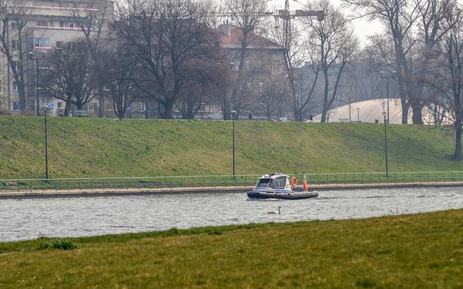 Tak krakowscy policjanci walczą z koronawirusem