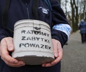 Wszystkich Świętych 2024 na Powązkach. 50. kwesta na ratowanie zabytkowych nagrobków [ZDJĘCIA]