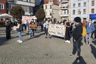 Protest w Grudziądzu, przeciwko agresji i dyskryminacji rasowej w Ameryce