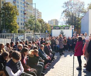 Nowy mural Czesława Niemena na murach Szkoły Podstawowej nr 168 na Saskiej Kępie.