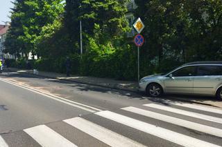 Wypadek ferrari w Piotrkowie Trybunalskim! Superauto rozbite na ul Wyzwolenia [ZDJĘCIA]