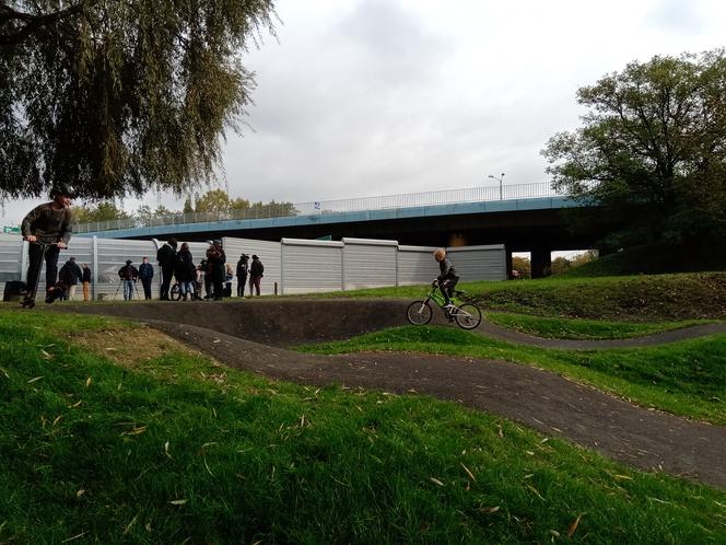 Pumptrack w Chorzowie. Takiej atrakcji nie ma w całym mieście! [ZDJĘCIA]