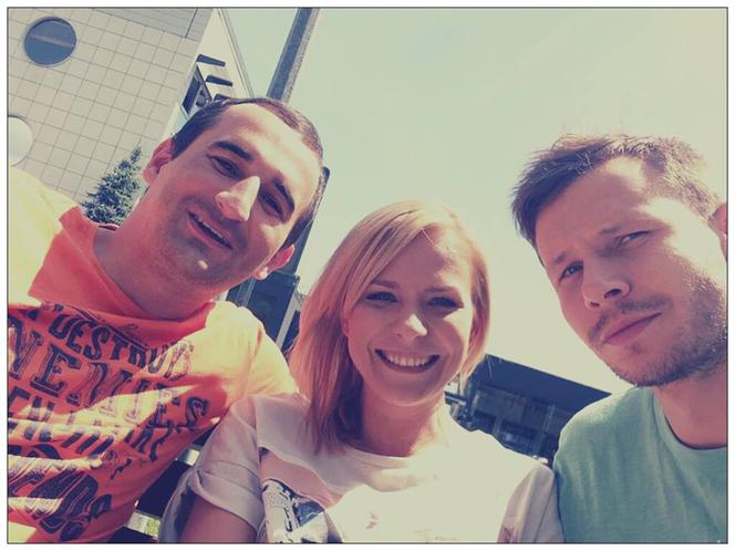 Pierwsza miłość. Aneta Zając (Marysia), Mateusz Banasiuk (Radek), Michał Koterski (Kaśka) na planie serialu we Wrocławiu