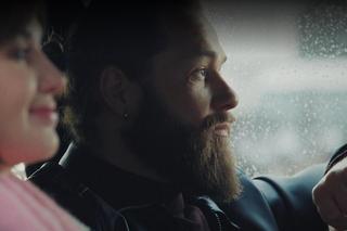 	M jak miłość odc. 1791. Gangster Robert (Kamil Drężek), Ania (Alina Szczegielniak)