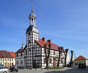 Ryglowy ratusz w Nowym Warpnie