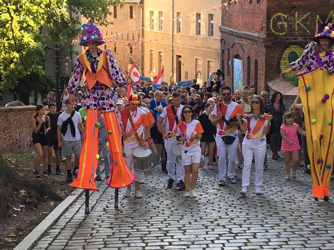 Parada z okazji otwarcia Balonowych Mistrzostw Świata Juniorów w Grudziądzu