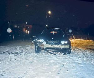 Pijany i odurzony kierowca BMW wjechał w ogrodzenie posesji w Pucku