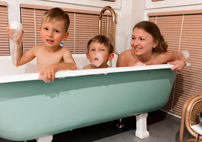 Mama Ginekolog kąpie się razem z kilkuletnimi dziećmi. Pamiętam czasy, gdy było to szokujące