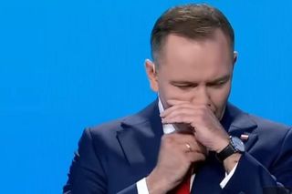 Co Karol Nawrocki zrobił w czasie debaty z Trzaskowskim? Kamery wszystko nagrały