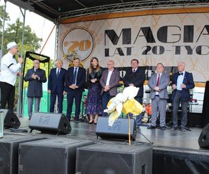 Było spotkanie z modą, muzyką i samochodami z lat 20. w Korczewie. Za nami impreza „Magia lat 20-tych” 2025