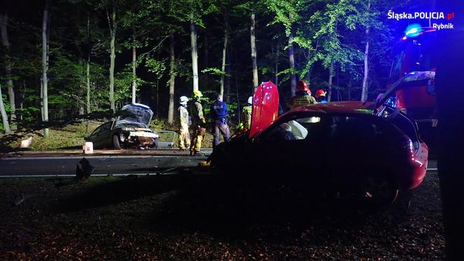 Koszmar. Zjechała z pasa i czołowo zderzyła się z oplem. Dwie osoby trafiły do szpitala