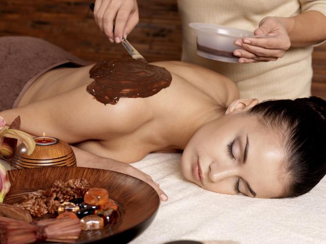 Czekolada - właściwości i zastosowanie w kosmetyce. Przepis na masaż czekoladą