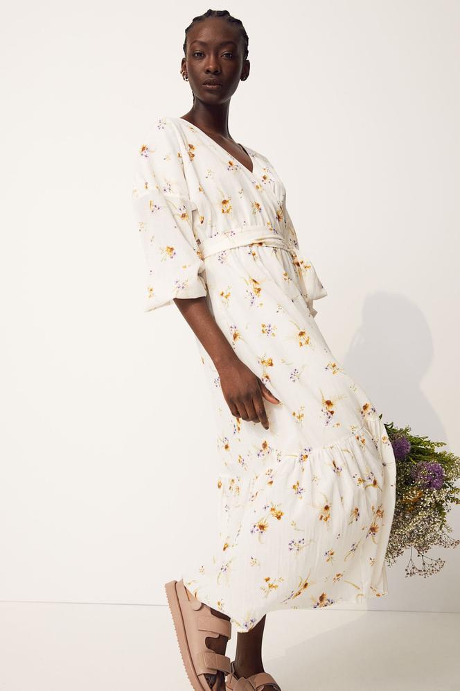 Sukienka w kwiaty z H&M za 149,99 złotych