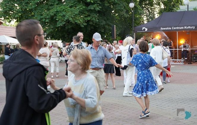 Potańcówka pod chmurką