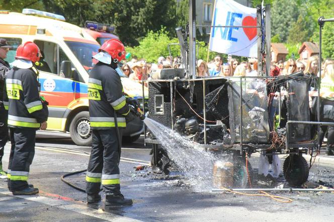 Pożar na Juwenaliach. Wybuchła butla ze sprężonym powietrzem. Są ranni [ZDJĘCIA]