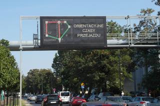 Elektroniczne tablice wyświetlają kierowcom informacje, gdzie są korki w Poznaniu