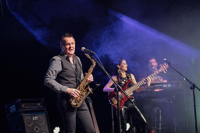 JOANNA DUDKOWSKA FEAT. KOVA & GWIAZDY POLSKIEJ ESTRADY – Music and Visual Experience w poznańskiej Auli Artis 