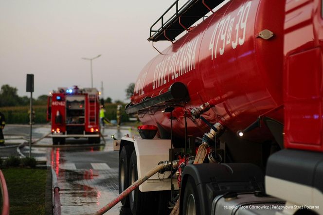 Pożar akumulatorowni na poddaszu zakładu przetwórstwa drobiu w Kawle