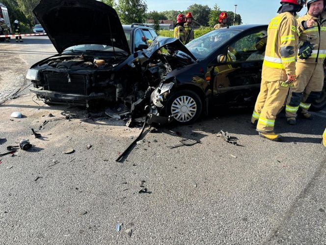 Potężny karambol na Mazowszu. Sześć osób trafiło do szpitala. Droga jest całkowicie zablokowana