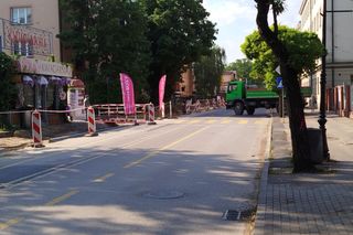 Od 16 lipca wystąpią ograniczenia w ruchu, polegające na zamknięciu odcinka ul. Floriańskiej od skrzyżowania z ul. Piłsudskiego do skrzyżowania z ul. 3 Maja (włącznie).