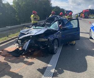 BMW zderzyło się z tirem na autostradzie A2