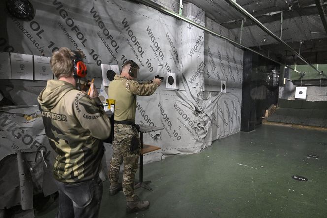 Zawody strzeleckie w Warszawie. Z bronią weterani, funkcjonariusze i żołnierze