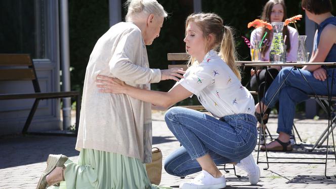M jak miłość odc. 1402. Olga (Anna Milewska), Aga (Ina Sobala)