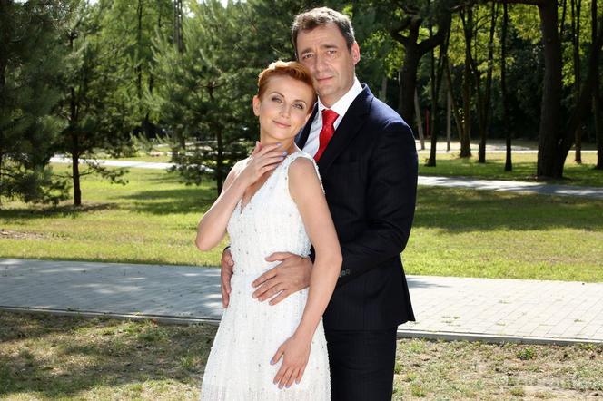 Barwy szczęścia odc. 1376. Marta Walawska (Katarzyna Zielińska), Artur Chowański (Jacek Rozenek)