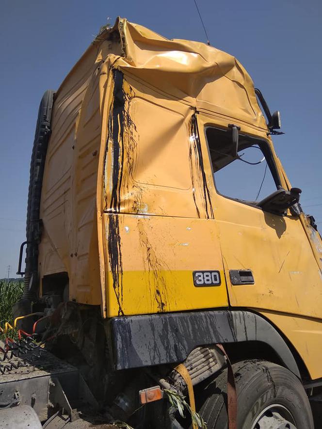 Przewrócona ciężarówka