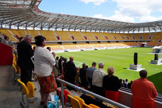 Kongres Świadków Jehowy Białystok 2024. Tłumy wiernych na Stadionie Miejskim