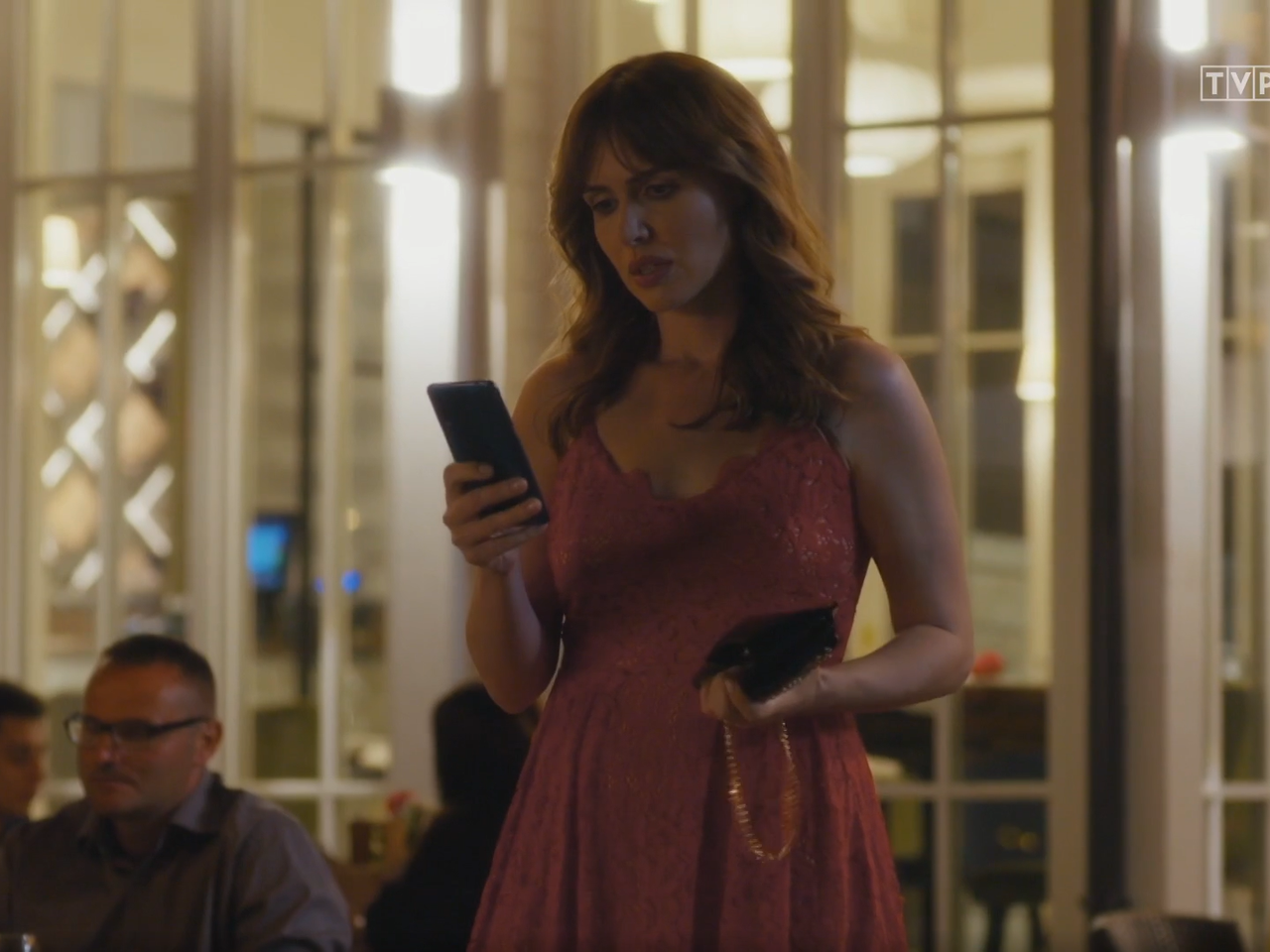 Na dobre i na złe, odcinek 823: Piotr Korban zabawi się Hanią! Zaprosi ją na randkę, ale sam się na niej nie zjawi