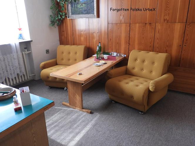 Pusta flaszka na stole, komputery i dziecięce zabawki w pokojach. Tajemniczy hotel na granicy polsko-czeskiej [ZDJĘCIA]