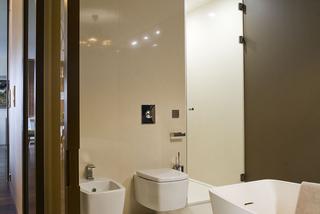 Kremowa łazienka w stylu nowoczesnym