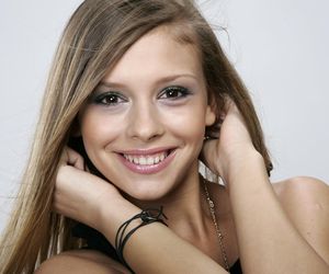Tak Klaudia Halejcio wyglądała na początku swojej kariery. Poznalibyście ją na tym zdjęciu?