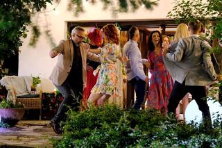 M jak miłość odc. 1691. Kinga (Katarzyna Cichopek), Piotrek (Marcin Mroczek), Adam Werner (Jacek Kopczyński), Laura (Katarzyna Dmoch)