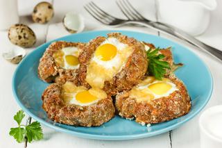 Gniazdka z mięsa mielonego z sadzonym jajkiem - pyszne, soczyste i efektowne danie