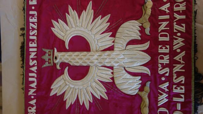Sztandar z Podlasia odnalazł się po 50 latach. Teraz przeszedł do historii [ZDJĘCIA]
